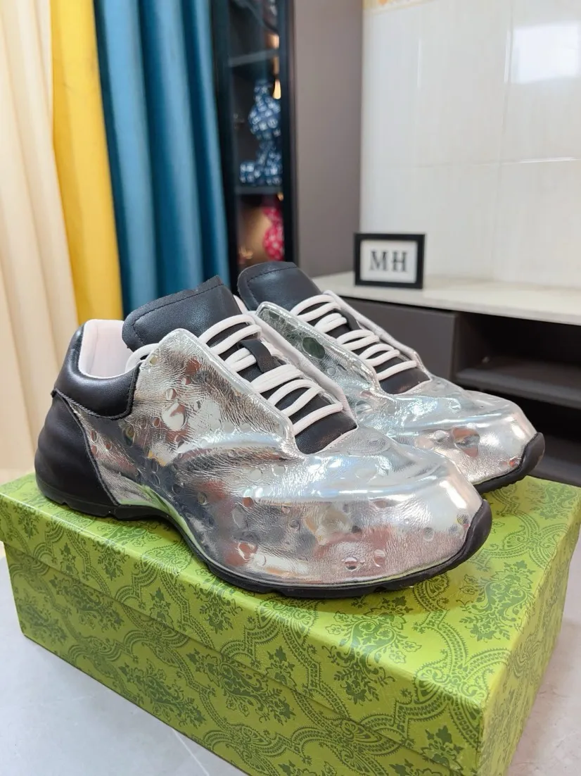 Men's shoes 💰560🌹🌹【GUCCI】pop-up casual sneakers with daddy outsole, breathable and comfortable, easy to walk, versatile style for trendy men, upper with cowhide edge and rhinestone design on the outsole➕genuine leather lining➕Gucci's popular original outsole, sports and running style, super comfortable. Code number 38-44